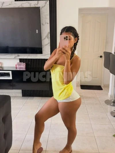 Karina, kinesiólogas en Arequipa · Descubre el Encanto de Una Experiencia Única con Una Joven Peruana